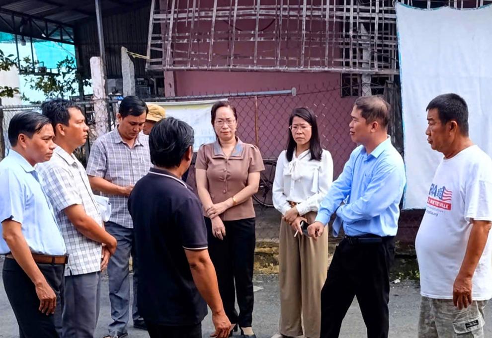 Đoàn khảo sát Thường trực HĐND và Ban Kinh tế - Ngân sách HĐND xã Long Kiến kiểm tra thực tế các công trình theo nguyện vọng cử tri