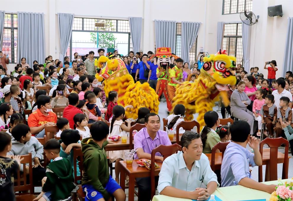 Thiếu nhi Long Kiến vui hội trăng rằm năm 2026