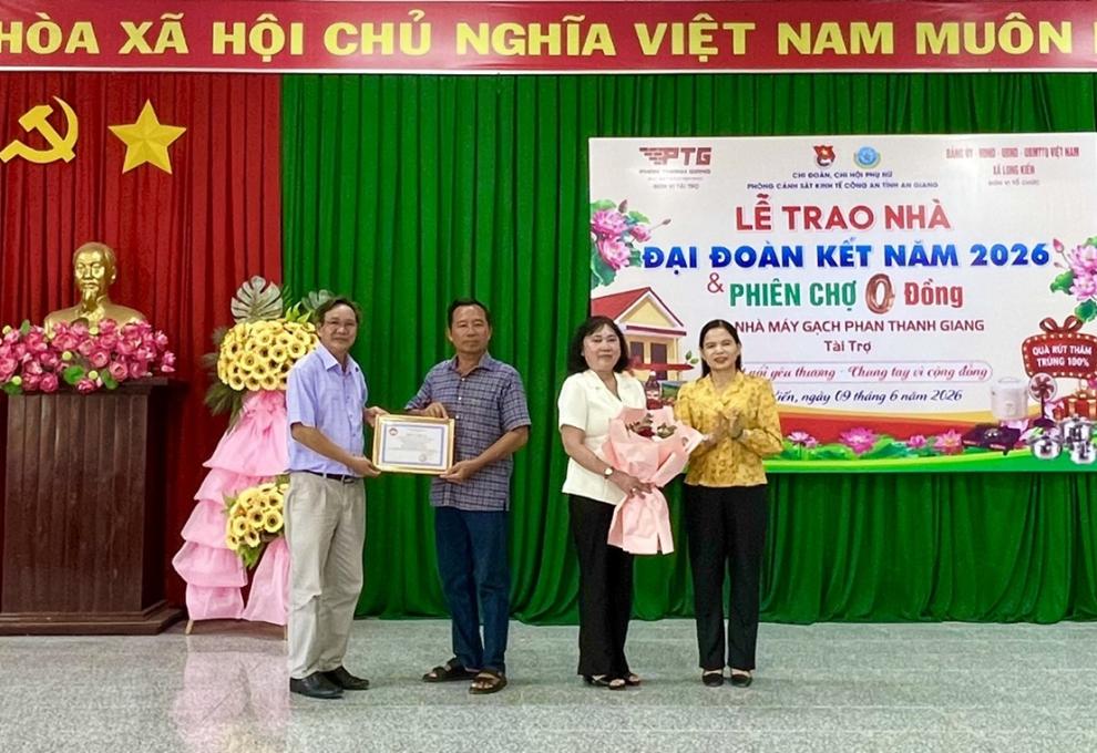 BÀN GIAO 5 CĂN NHÀ ĐẠI ĐOÀN KẾT VÀ PHIÊN CHỢ 0 ĐỒNG