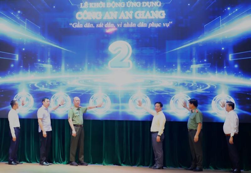 An Giang ra mắt ứng dụng (App) “Công an An Giang - gần dân, sát dân, vì Nhân dân phục vụ” và Khai mạc diễn tập thực chiến an ninh mạng năm 2026
