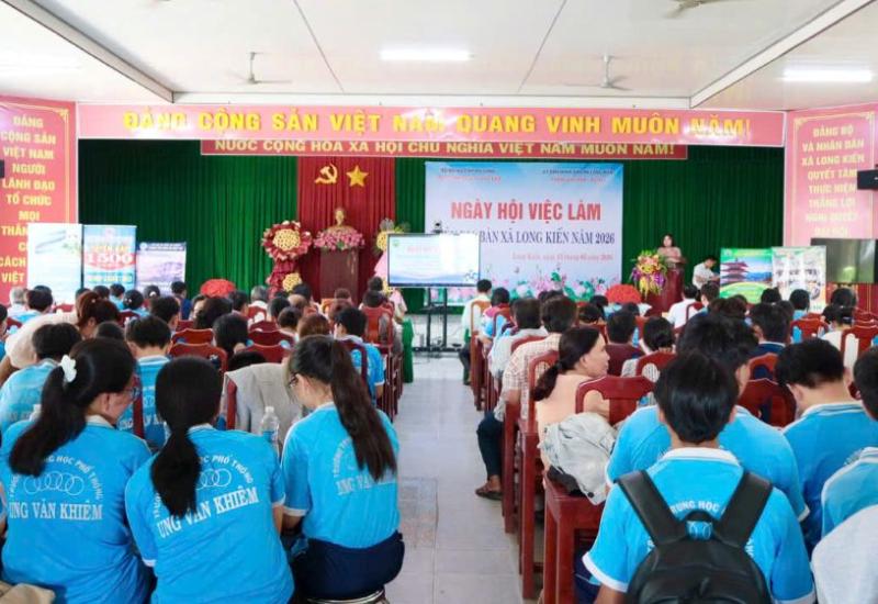 Ngày hội việc làm trên địa bàn xã Long Kiến