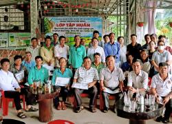 Trung tâm Khuyến nông tập huấn Quy trình lúa chất lượng cao và phát thải thấp tại xã Long Kiến