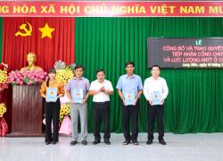 Lễ công bố và trao quyết định tiếp nhận công chức và lực lượng bảo vệ an ninh, trật tự ở cơ sở